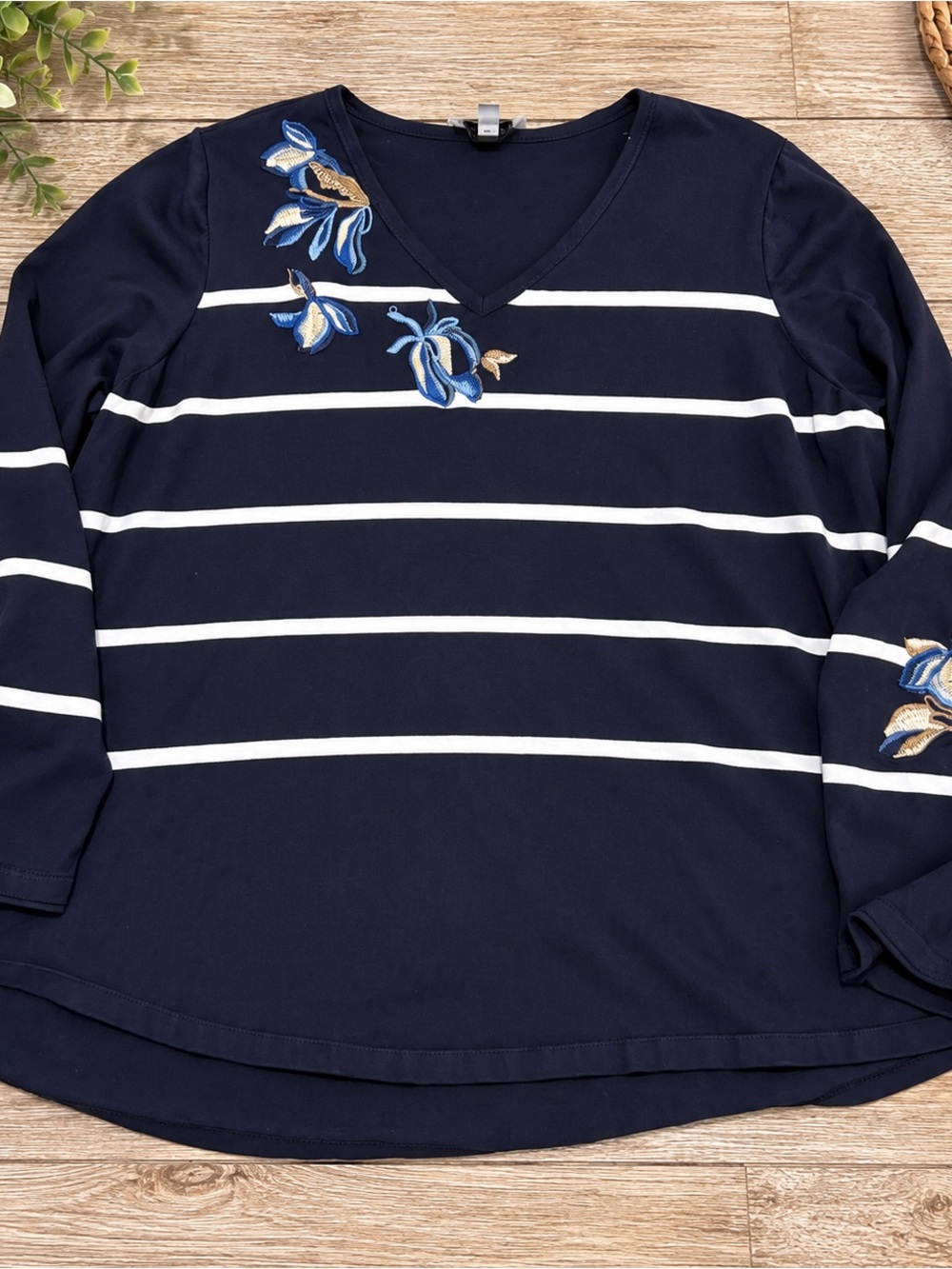 Striped Chicos V‑Neck Floral Embroidered Navy Women’s Top | 0117